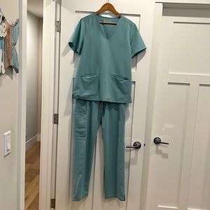 Sea Glass Color FIGS Scrubs. Large Casma Top & Medium Kade Cargo Pant.